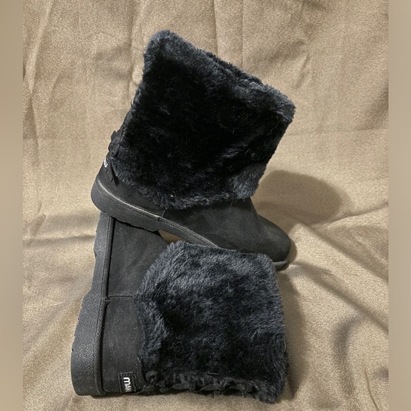 Black faux fur and suede faux laced back boots - Picture 2 of 8